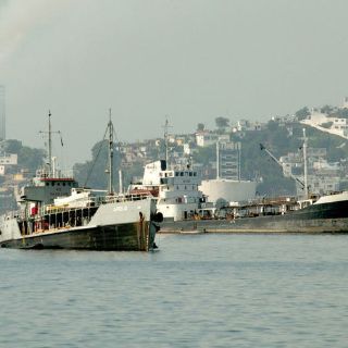 Rescata Marina a seis cubanos que se encontraban en una balsa