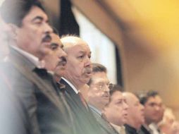 Rafael González (centro) tiene la tarea de llevar a buen puerto la elección interna.  /