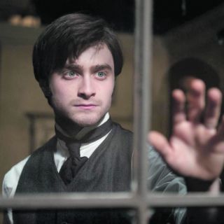 Daniel Radcliffe deambula entre sombras
