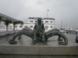 En Vigo se encuentra una escultura de Verne inaugurada con motivo del centenario de su muerte. ESPECIAL  /