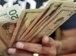 En operaciones a la compra, el billete verde registró una pérdida de cinco centavos. ARCHIVO  /