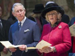 El príncipe Carlos y su esposa Camilla, duquesa de Cornwall durante el homenaje a Dickens. REUTERS  /