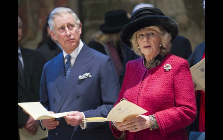 El príncipe Carlos y su esposa Camilla, duquesa de Cornwall durante el homenaje a Dickens. REUTERS  /