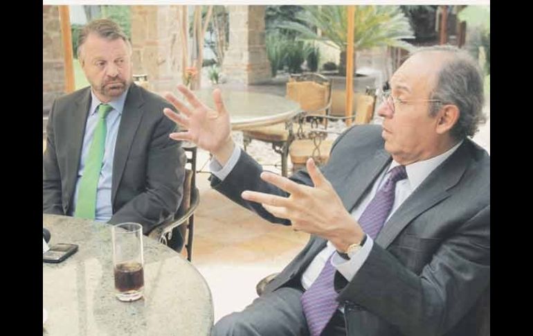 Jorge Castañeda y Héctor Aguilar Camín, exponen en su nueva obra las reformas que son prioritarias para que el país avance.  /