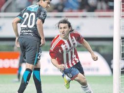 El atacante de Chivas, Omar Arellano, festeja la anotación que le dio el empate al Rebaño.  /