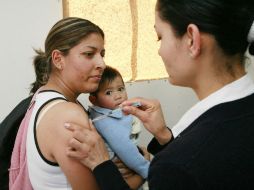 Hasta el momento se han aplicado cerca de un millón 200 mil biológicos contra la influenza en Jalisco. ARCHIVO  /