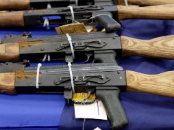 Se decomisaron más de 200 armas, entre ellas fulisles tipo AK-47 y para francotirador. AP  /