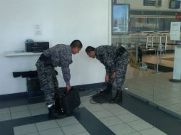 Al lugar acudieron elementos de la Policía de Guadalajara y del grupo antibombas de la Policía estatal.  /