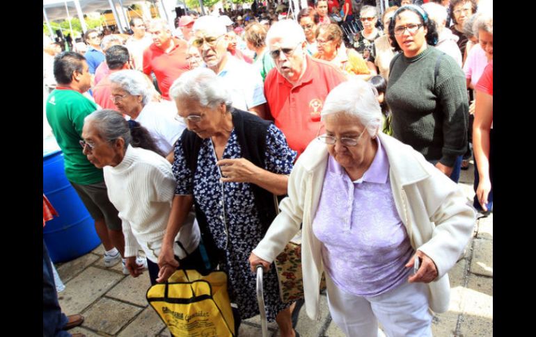 Tan sólo en el periodo 2002-2011 se logró que 413 mil personas terminaran sus estudios a nivel básico. ARCHIVO  /