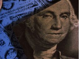 A la compra, el dólar ganó 10 centavos, al cerrar en un mínimo de 12.15 pesos. ARCHIVO  /