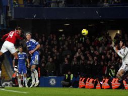 Imagen del último gol anotado por Javier Hernández ante el Chelsea. MEXSPORT  /