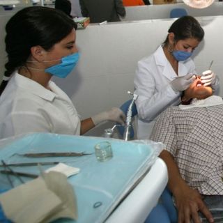 Festejan a odontólogos en su día