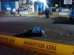 Los hombres fueron baleados por un comando armado que huyó en un convoy de camionetas.  /