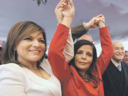 Claudia Delgadillo (izquierda) apoyó el registro de Rocío Corona como precandidata a la alcaldía tapatía.  /