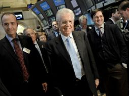 Mario Monti, primer ministro italiano, estuvo en Nueva York, donde conoció la noticia que calificó a bancos de su país. EFE  /