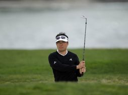 Charlie Wi, de Corea del Sur, se apodera del liderato en Pebble Beach. AP  /