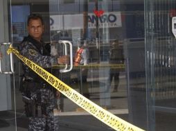 La policía de Guadalajara, comparó los videos del banco con su base datos y así logró identificarlo.  /