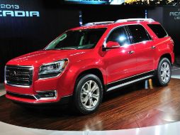 La nueva GMC Acadia tiene un rostro más agresivo.  /