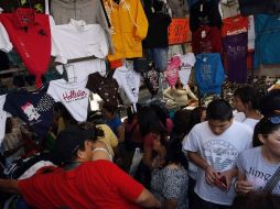 Según Inegi, Un millón de 648 mil 930 personas entraron a la informalidad entre 2010 y 2011. ARCHIVO  /