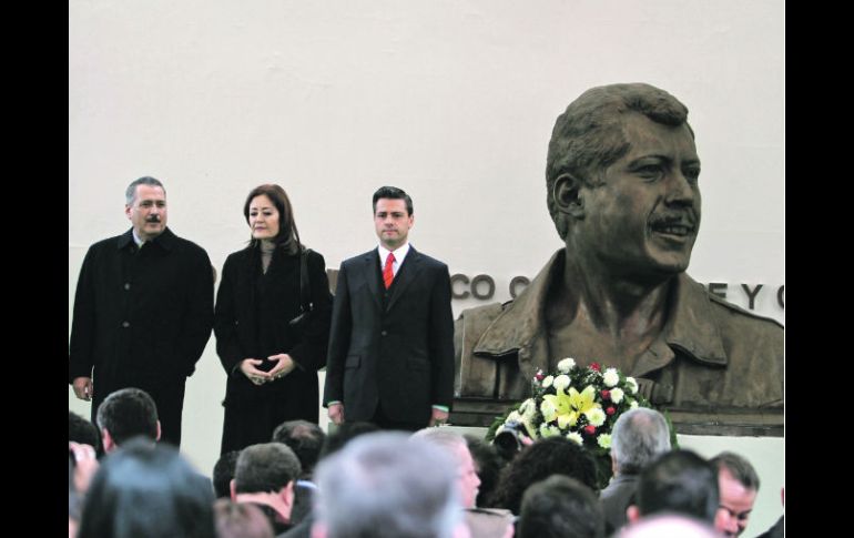 Manlio Fabio Beltrones y Enrique Peña Nieto montaron una guardia de honor en el aniversario 62o. de Luis Donaldo Colosio. NTX  /
