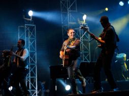 Durante el concierto, Franco de Vita cantó junto con Carlos Baute, Debi Nova y Daniel Betancourth. EFE  /
