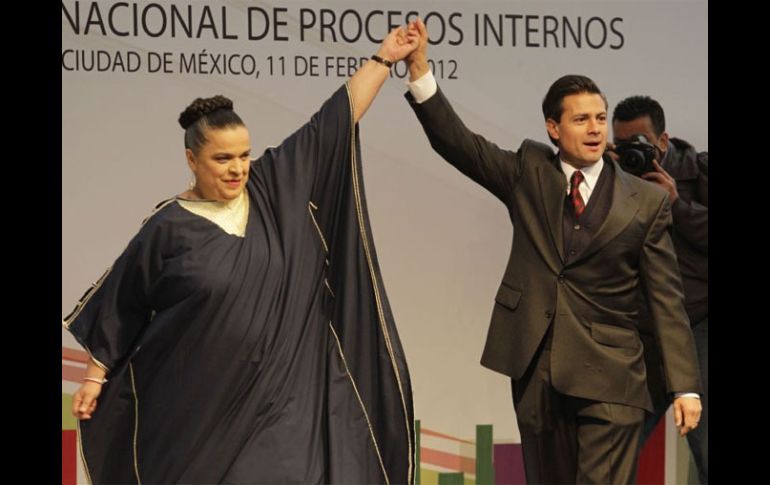Enrique Peña Nieto, respaldó las aspiraciones de Beatriz Paredes Rangel a la jefatura de Gobierno del Distrito Federal. EL UNIVERSAL  /
