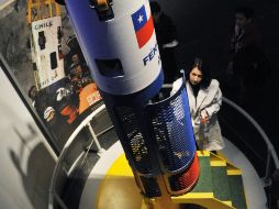 'Fénix 2', la alargada jaula metálica de casi cuatro metros de largo y 53  centímetros de diámetro. EFE  /