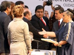 Llamó a comportarse y guiarse de forma legal ane trabas para hacer competencia a Beatriz Paredes en la contienda. NTX  /