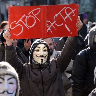 Europeos defienden la libertad de la internet