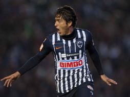 Aldo de Nigris fue el autor del primer gol de Rayados ante Chivas. MEXSPORT  /
