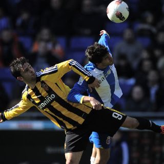 Zaragoza gana el primero como visitante, 2-0 ante Espanyol