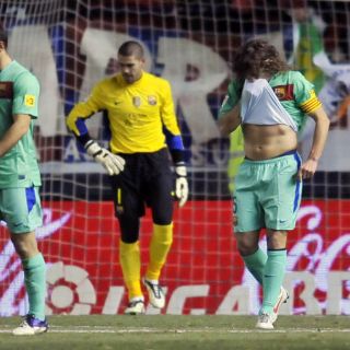 Puyol alienta a seguidores de Barcelona pese a derrota