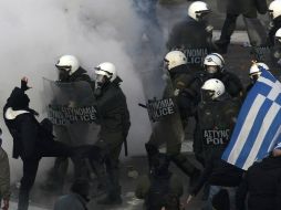 Los protestantes dicen que los griegos comunes ya han tenido que soportar la mayor parte de la carga de recortes de gastos. REUTERS  /