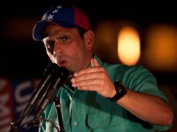 Henrique Capriles habla a sus seguidores tras la jornada electoral de hoy. EFE  /