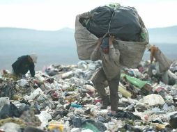 En noviembre de 2011, la Procuraduría Estatal de Protección al Ambiente detectó al menos 300 pepenadores en Matatlán. ARCHIVO  /