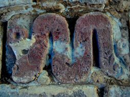 Una de las 23 lápidas prehispánicas de 550 años de antigüedad con grabados de serpiente. EFE  /