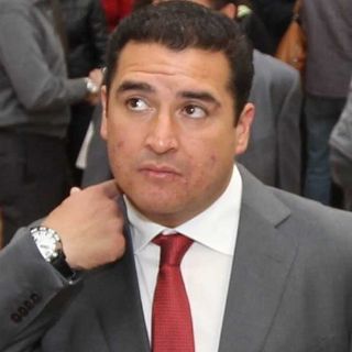 Renuncia Vielma a la precandidatura al Senado; entra Casillas