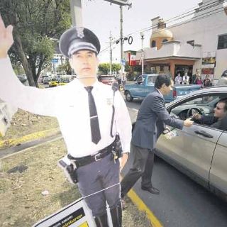 Vialidad y CEPAJ promueven entre automovilistas el uso del cinturón