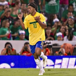 Ronaldinho vuelve a la Selección de Brasil; Kaká, fuera