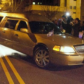 Cuerpo de Whitney Houston regresa a su tierra natal