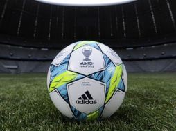 Imagen tomada de es.uefa.com, que muestra el balón duodécimo de la marca para una final de la Liga de Campeones. ESPECIAL  /