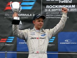 Magnussen obtuvo el triunfo en la carrera de Rockingham, en la fórmula 3 británica. ESPECIAL  /