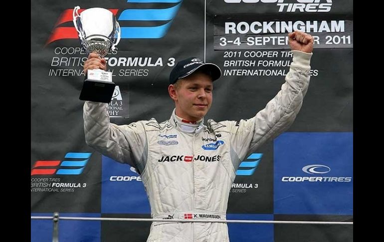Magnussen obtuvo el triunfo en la carrera de Rockingham, en la fórmula 3 británica. ESPECIAL  /