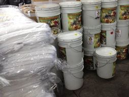 Cada uno de los paquetes, estaba envuelto con cinta transparente y papel carbón. ESPECIAL  /