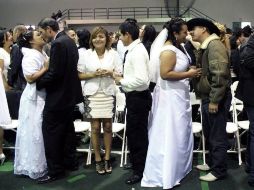 En México, la fecha se eligió para matrimonios masivos. Unas 600 parejas se casaron en Ensenada, Baja California. EFE  /