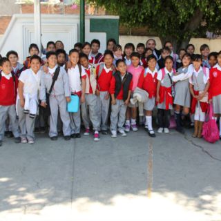 Chiquillos y chiquillas trabajando por la equidad de género