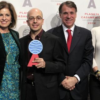 Complace a Guadalupe Loaeza el reconocimiento a Jorge Volpi