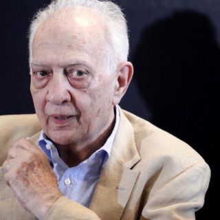 Rinden homenaje y otorgan premio al mexicano Sergio Pitol en Cuba