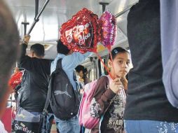 Los globos de corazón protagonizaron las estampas de ayer entre tapatíos.  /