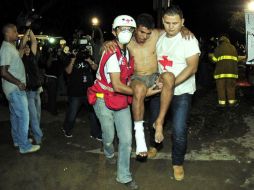 Un preso es atendido por los equipos de auxilio. EFE  /